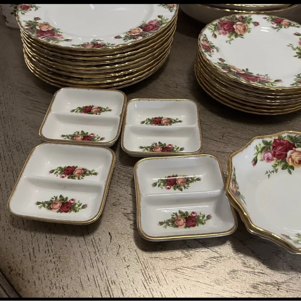 Royal Albert - 63 pcs Old Country Roses China - Picture 4 of 4